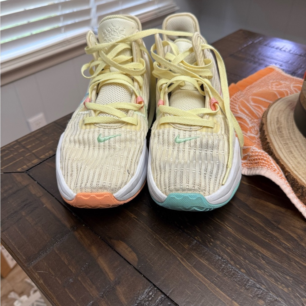 Men’s Nike shoes Size 11